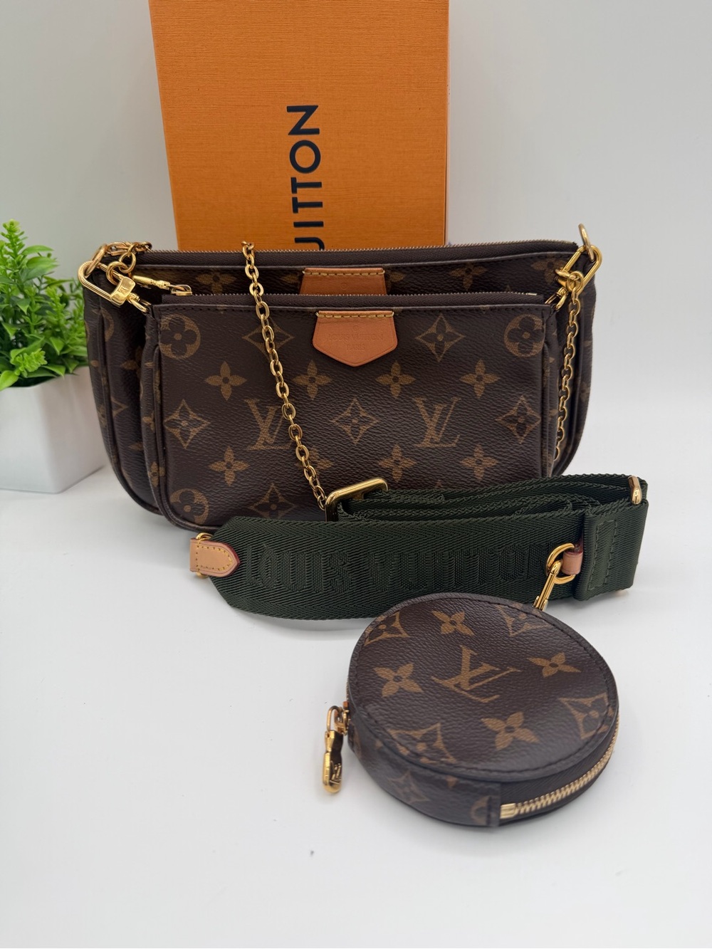 Louis Vuitton Monogram Multi-Pochette with Green Strap and Gold Hardware🔥
